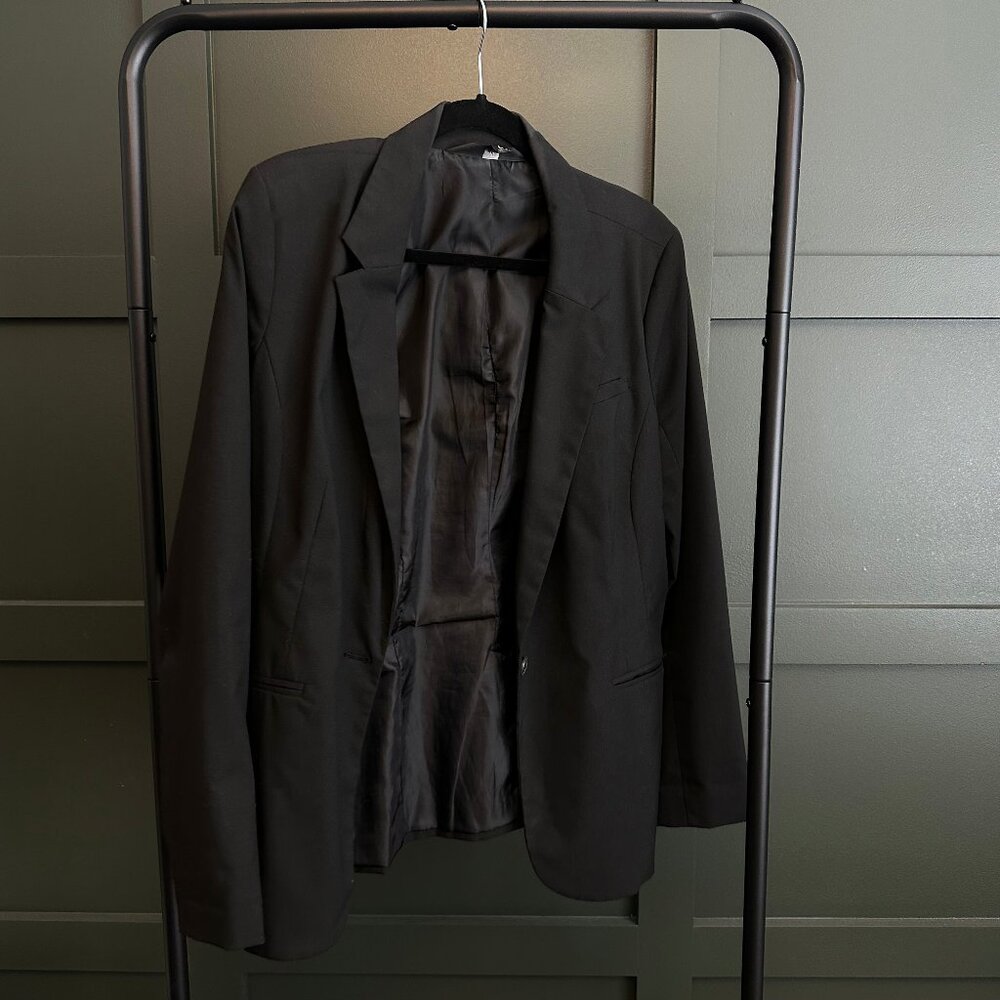 Classic One Button Black Blazer